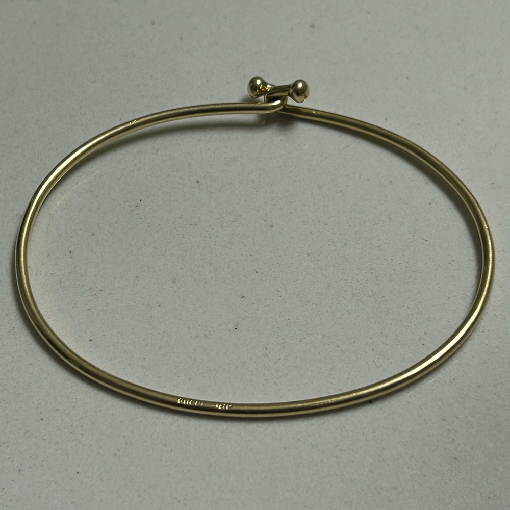 Gucci 18K Eye and Hook Gold Wire Bangle Bracelet